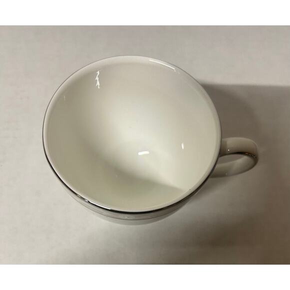 Wedgwood Icing 5 Piece Place Setting. kk433 - Picture 4 of 9